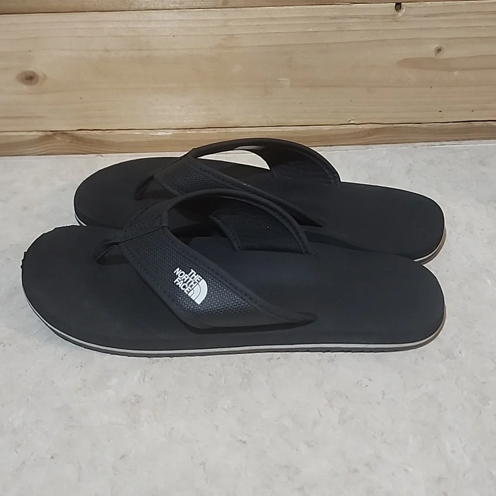 The North Face size 4 sandal Boys